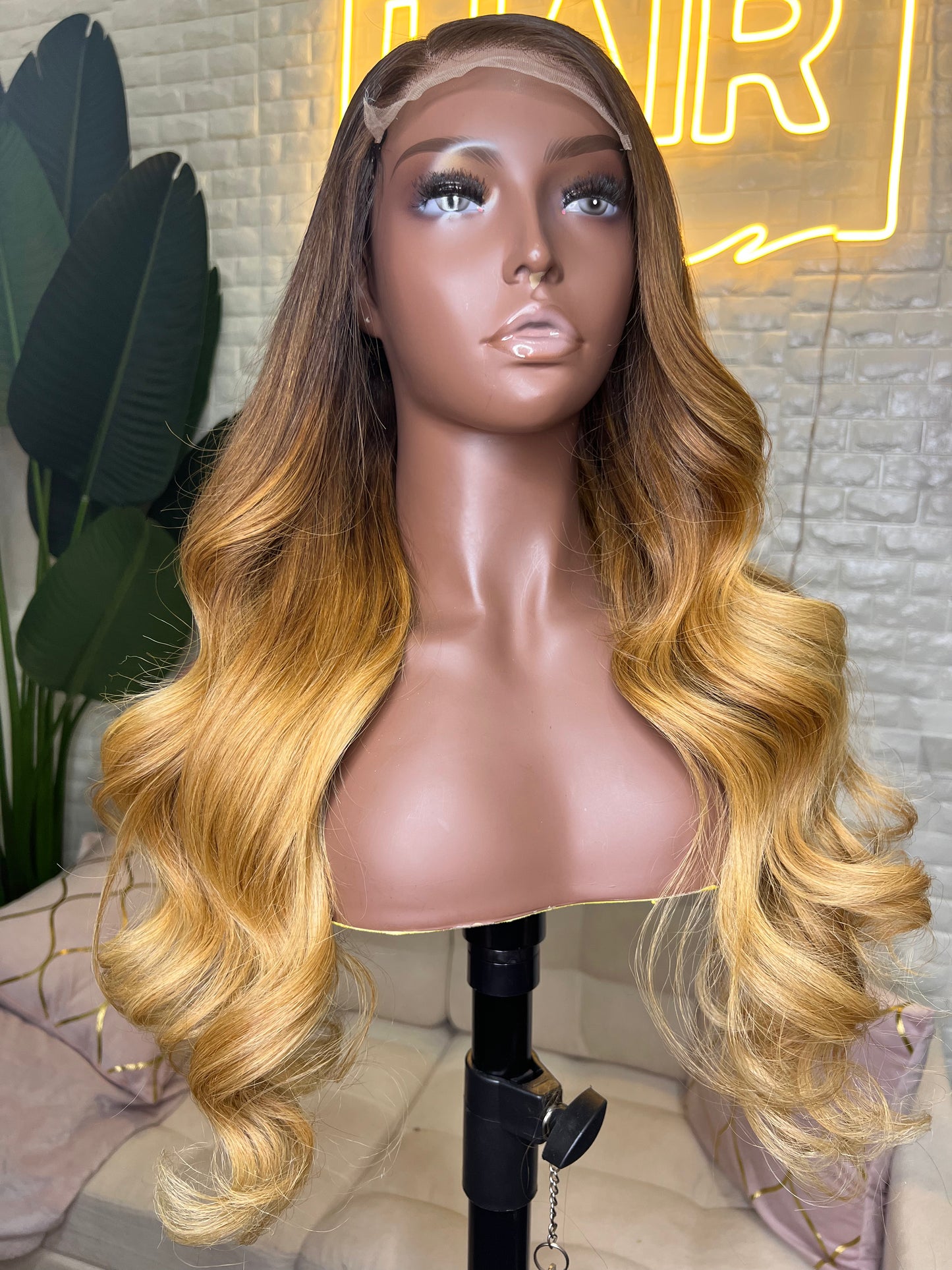 BLONDE BADDIE